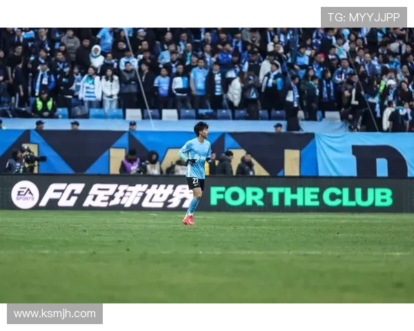 足球场上球星热议赛况策略与对手分析背后不为人知的对话内容