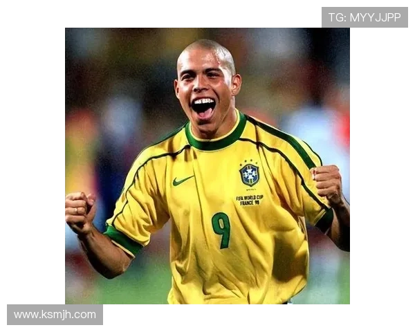 辉煌岁月终结时刻：老一代足球巨星谢幕瞬间回顾